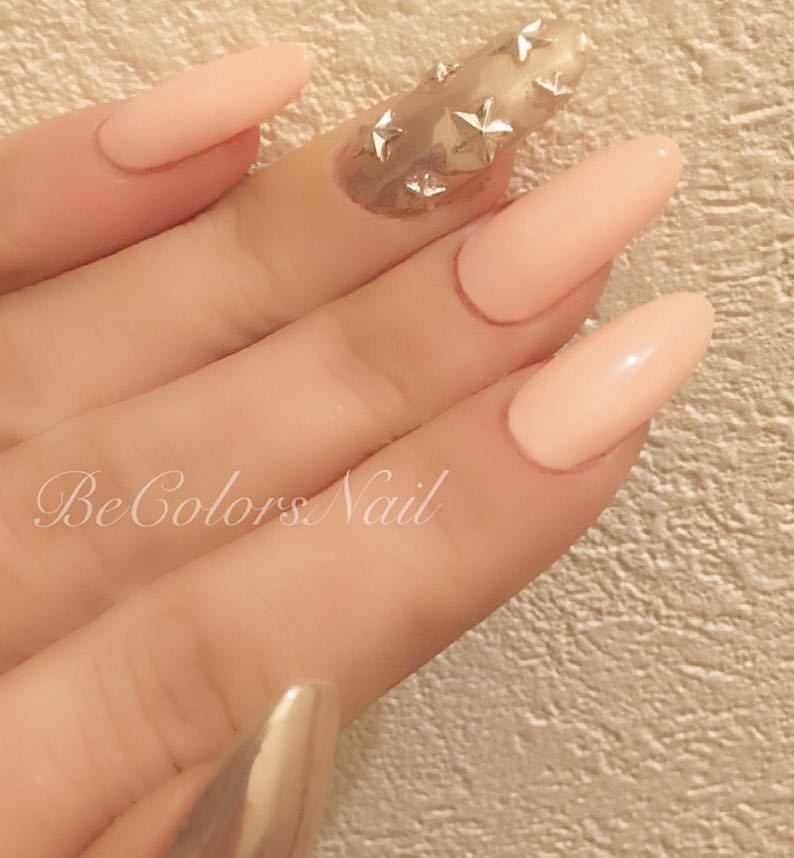 BeColorsNailさんのネイルデザインの写真。テーマは『秋ネイル、ミラーネイル