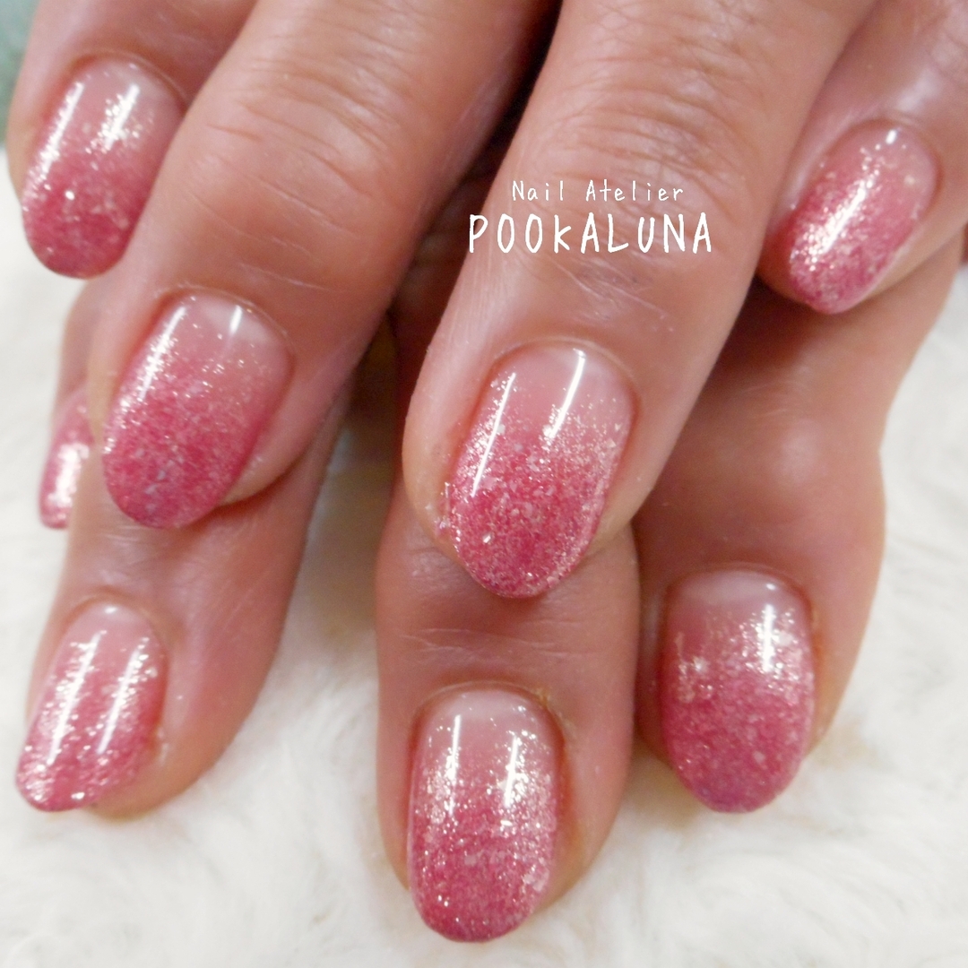 POOKALUNA さんのネイルデザイン 『大人なレッドグラデーションネイ』 , tredina
