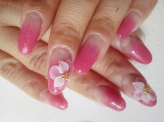 Nailsalonroseのネイルデザイン フラワーネイル ジェルネイル ３ｄネイル Tredina