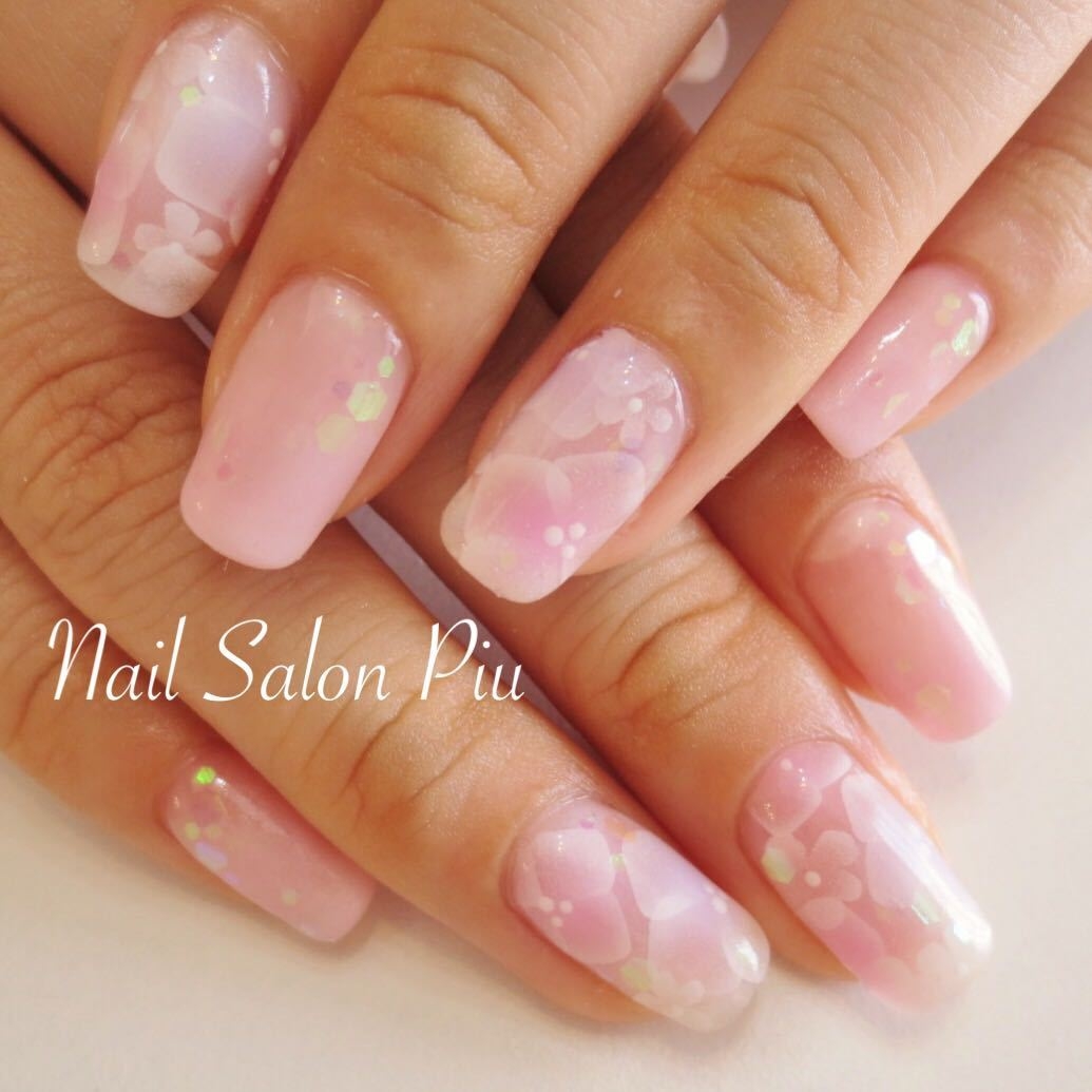 Nail Salon Piuのネイルデザイン 春ネイル フラワーネイル エアブラシ Tredina