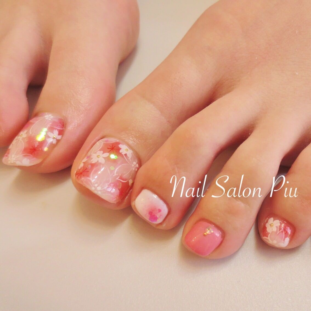 Nail Salon Piuさんのネイルデザイン 『フット フラワー 春ネイル』 , tredina