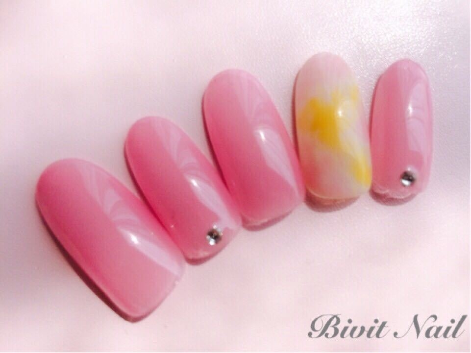 Bivit Nailのネイルデザイン ピンク タイダイ ジェルネイル Tredina