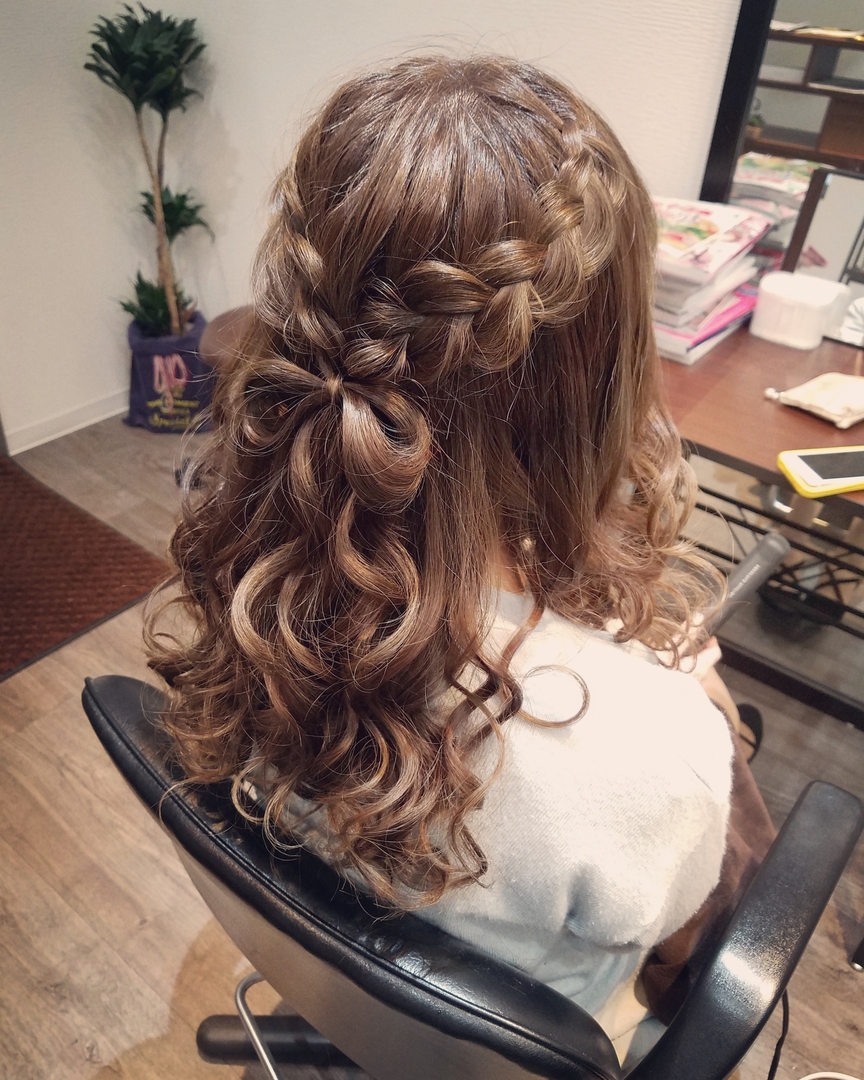 平原さんのヘアスタイル 編み込みりぼんハーフアップ Tredina