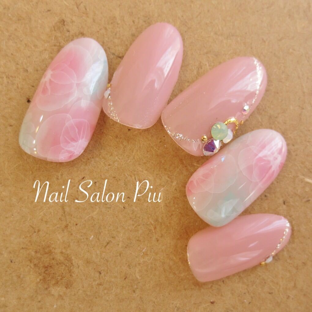 Nail Salon Piuのネイルデザイン 大人可愛い フラワーネイル ピンクネイル Tredina