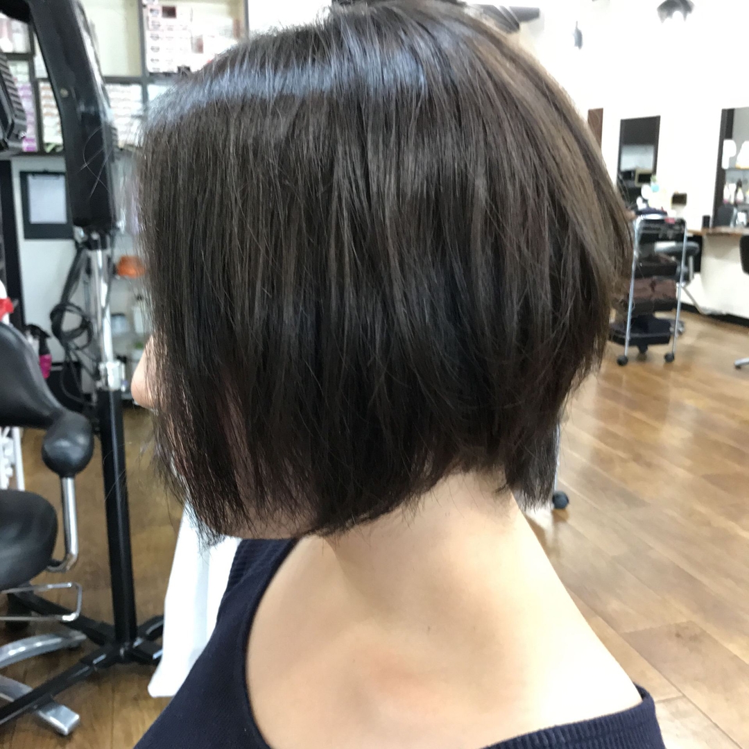 橋本 諒大さんのヘアスタイル 前下がりショートボブカラーは