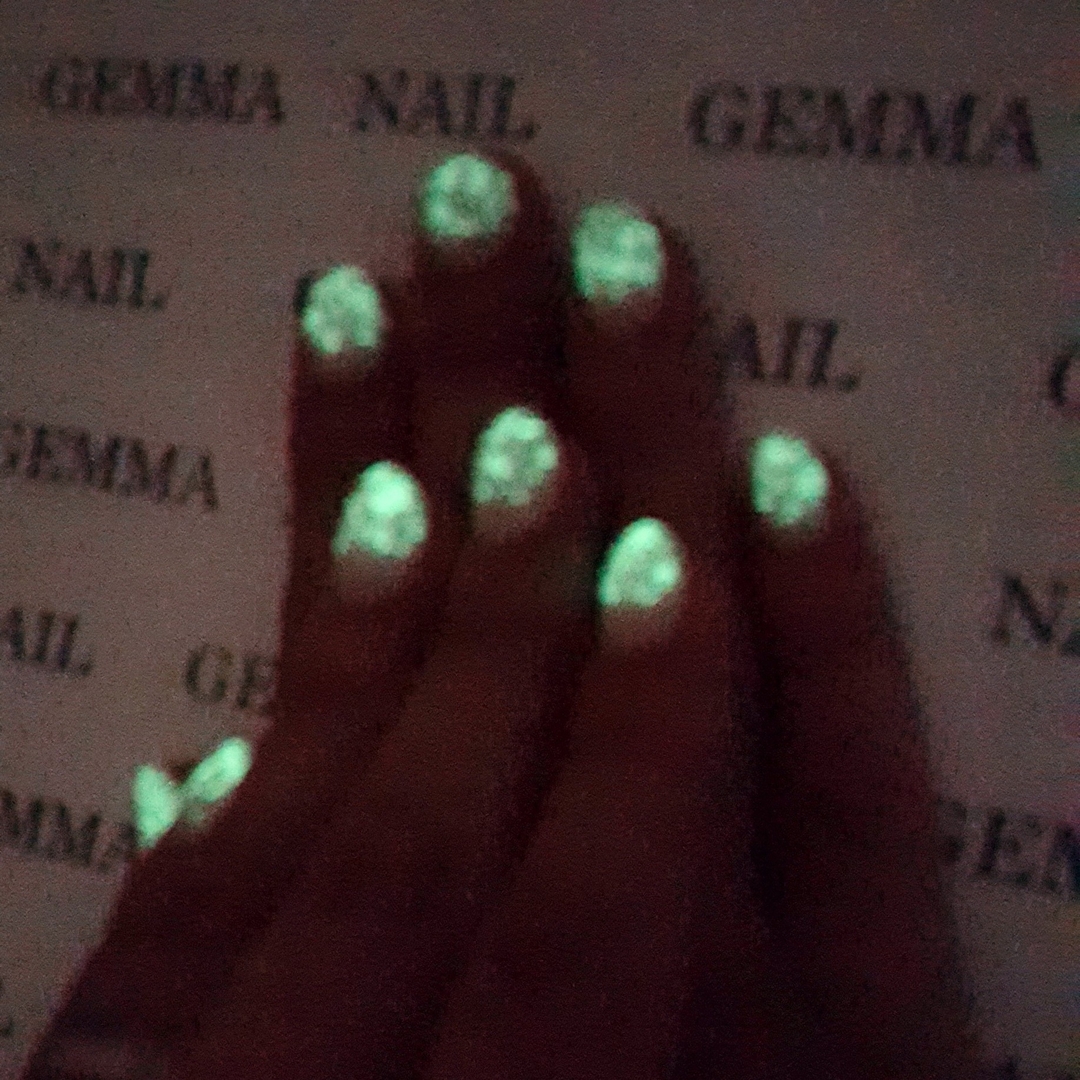 六本木ネイルサロン Gemma Nail のネイルデザイン 夏ネイル 蓄光ネイル 広尾ネイル Tredina