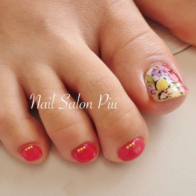 Nail Salon Piuのネイルデザイン フラワーネイル 花柄 フットネイル Tredina