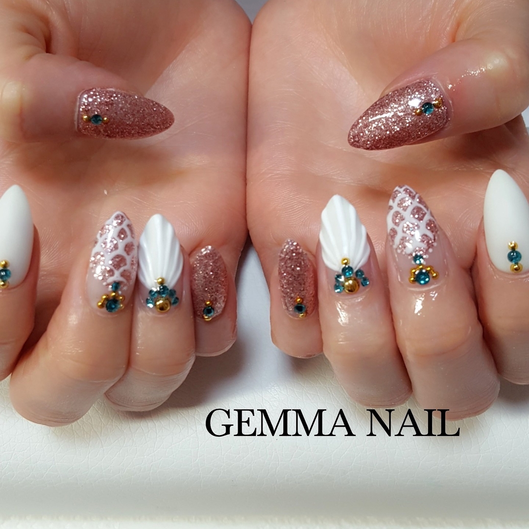 六本木ネイルサロン Gemma Nail のネイルデザイン 人魚の鱗ネイル