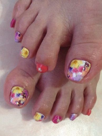 nailsalonroseさんのネイルデザイン 『フットネイル マニキュア』 , tredina