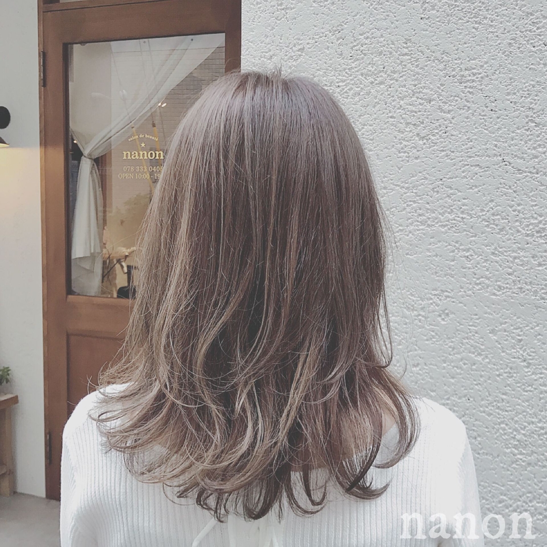 浦川 由起江のヘアスタイル アッシュグレージュ グレージュ ハイライト Tredina