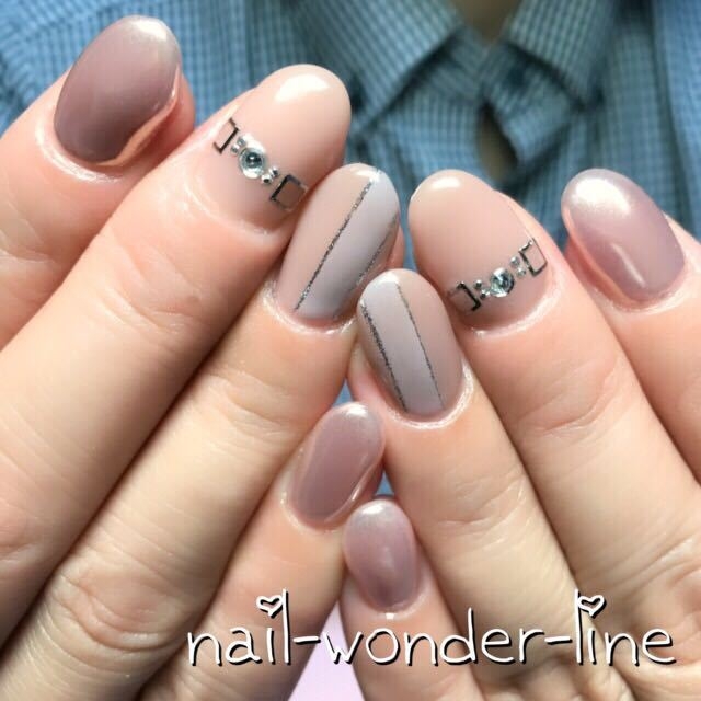 nail.wonder.lineさんのネイルデザイン 『大人ミラーネイル