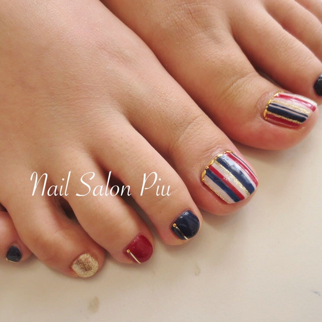 Nail Salon Piuのネイルデザイン フット ストライプ Tredina