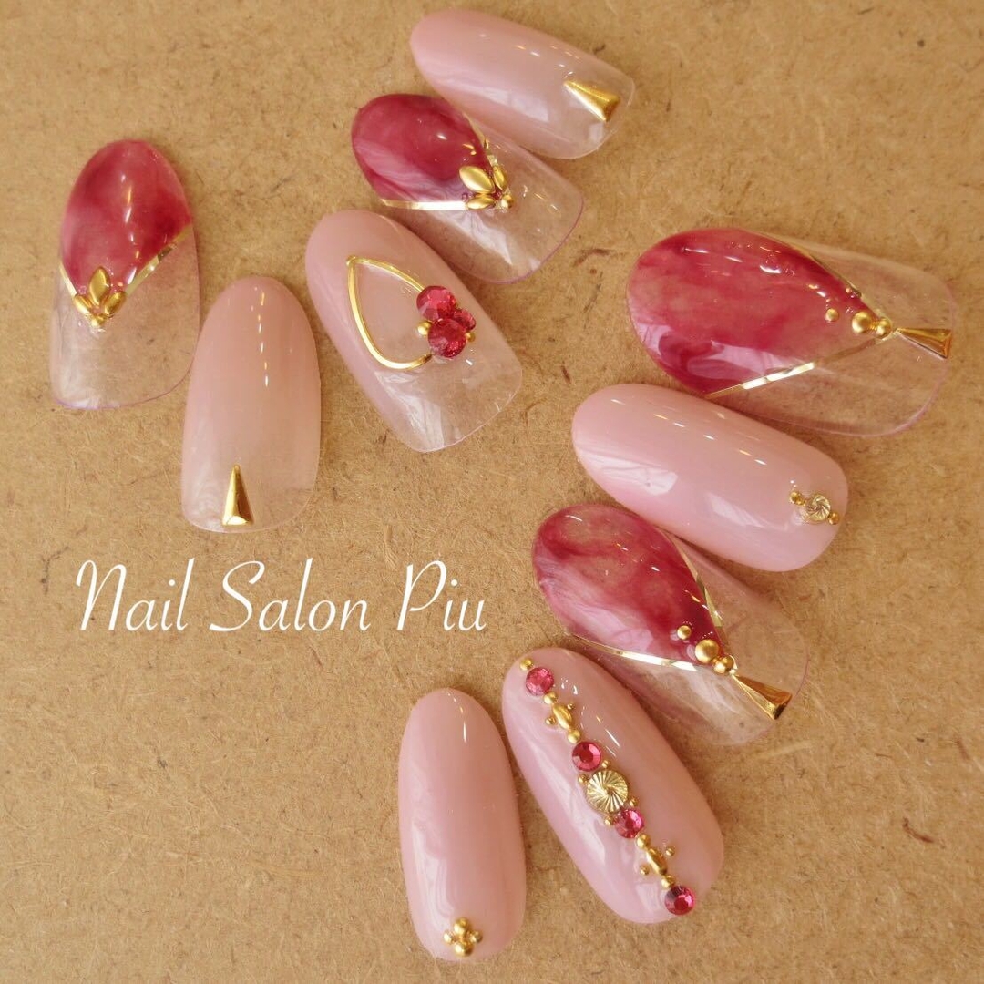 Nail Salon Piuのネイルデザイン 秋ネイル ボルドー 変形フレンチ Tredina