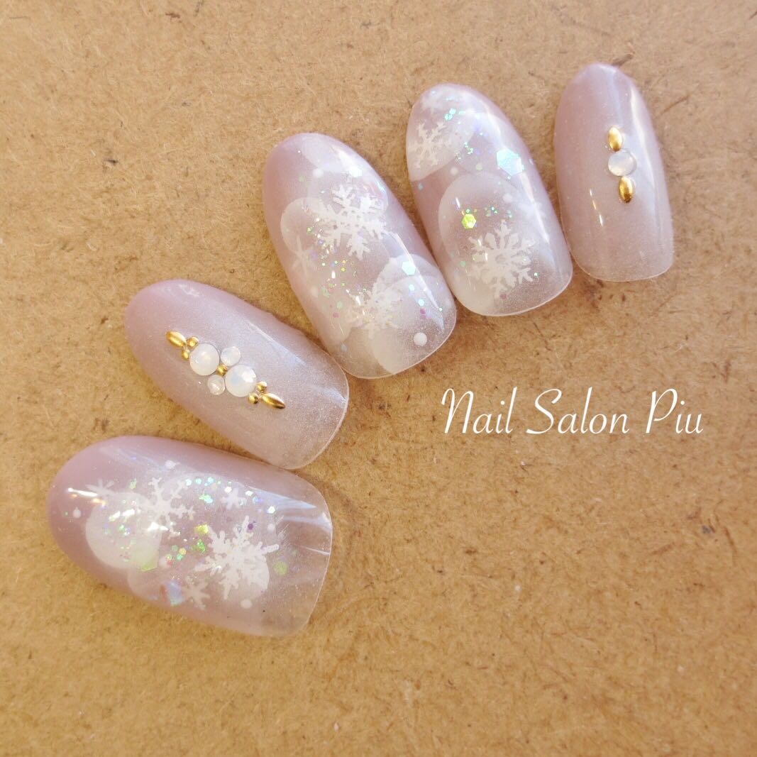 Nail Salon Piuのネイルデザイン 冬ネイル グラデーション 雪の結晶 Tredina