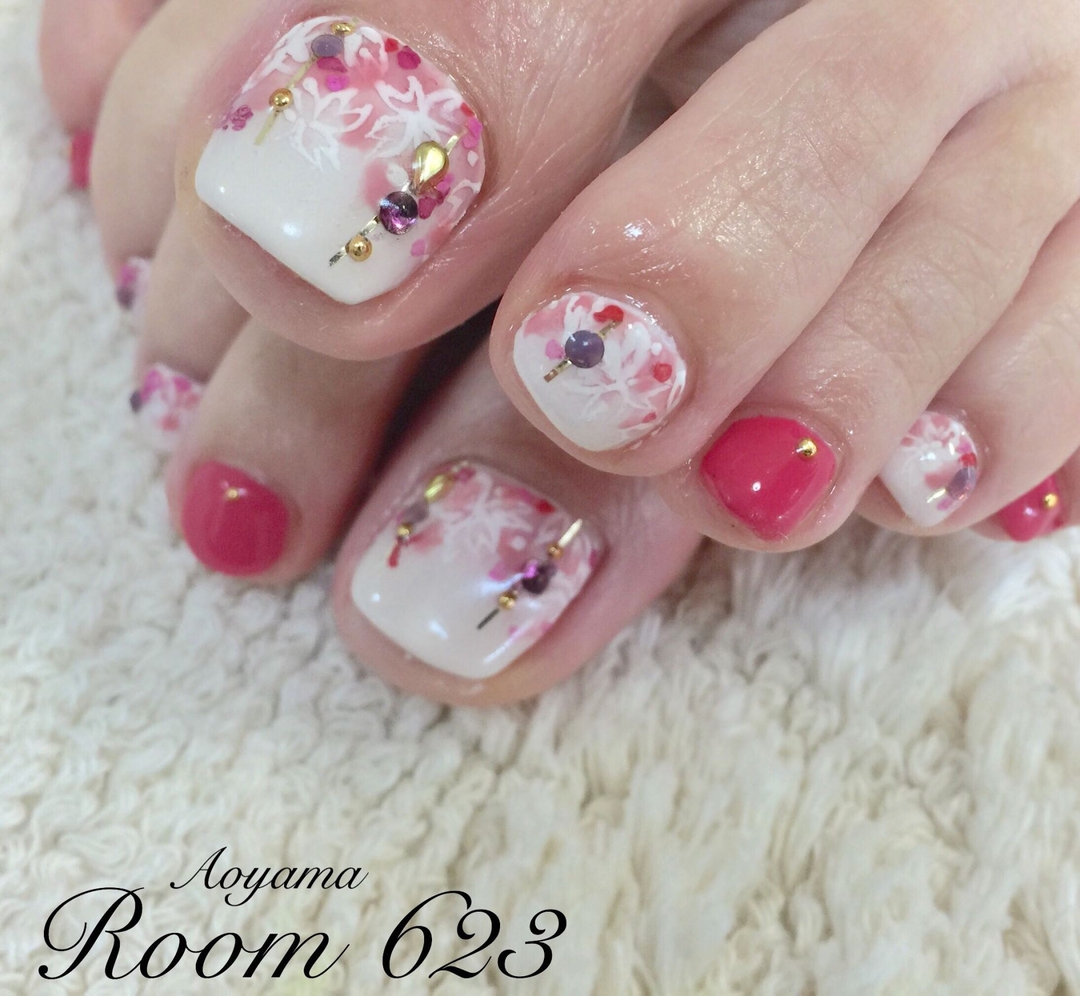 Aoyama Room623のネイルデザイン ピンク 春ネイル フットネイル Tredina
