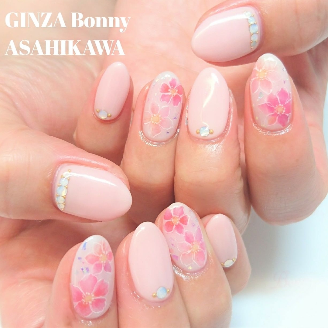 Ginza Bonny旭川店さんのネイルデザイン 春なお花ネイルですこちらは