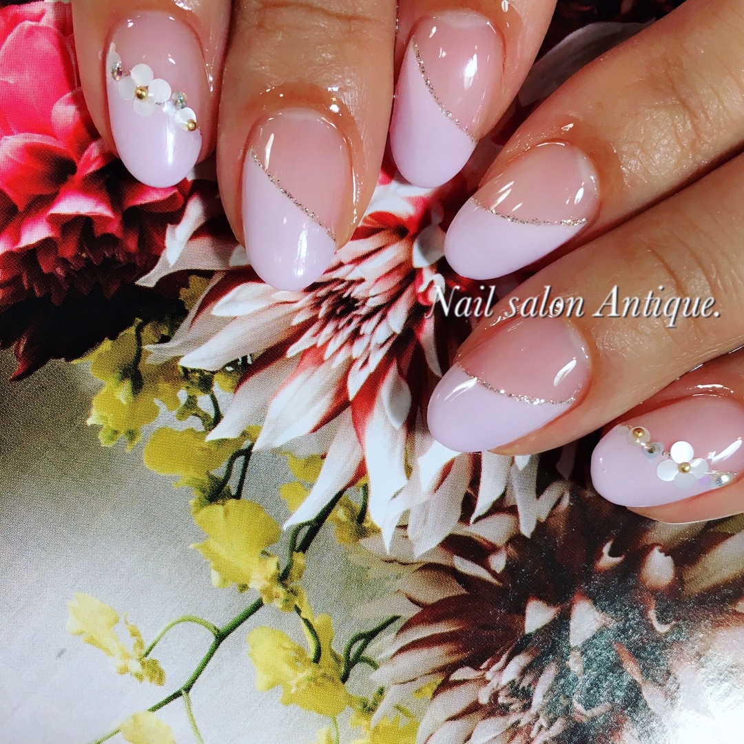 ライン使いで上品な指先に シンプルからラグジュアリーまで叶える上質サロン Nailsalon Antique Tredina トレディナ