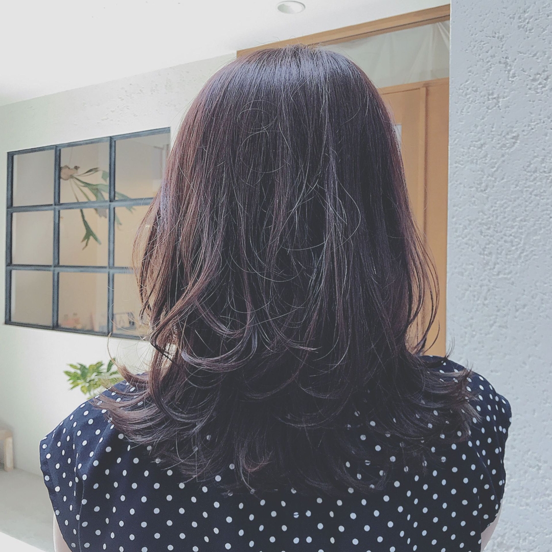 浦川 由起江のヘアスタイル ミディアム レイヤー ウルフ Tredina