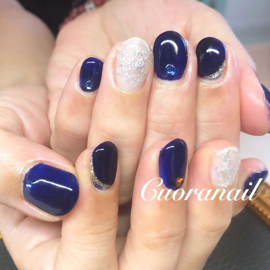 Cuoranailさんのネイルデザイン シンプルだけどキラキラスワ