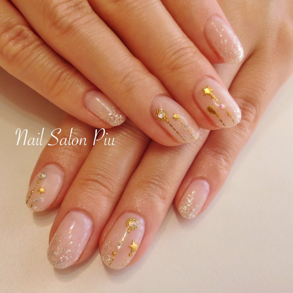 Nail Salon Piuのスナップ 冬ネイル オフィスネイル ラメグラデ Tredina