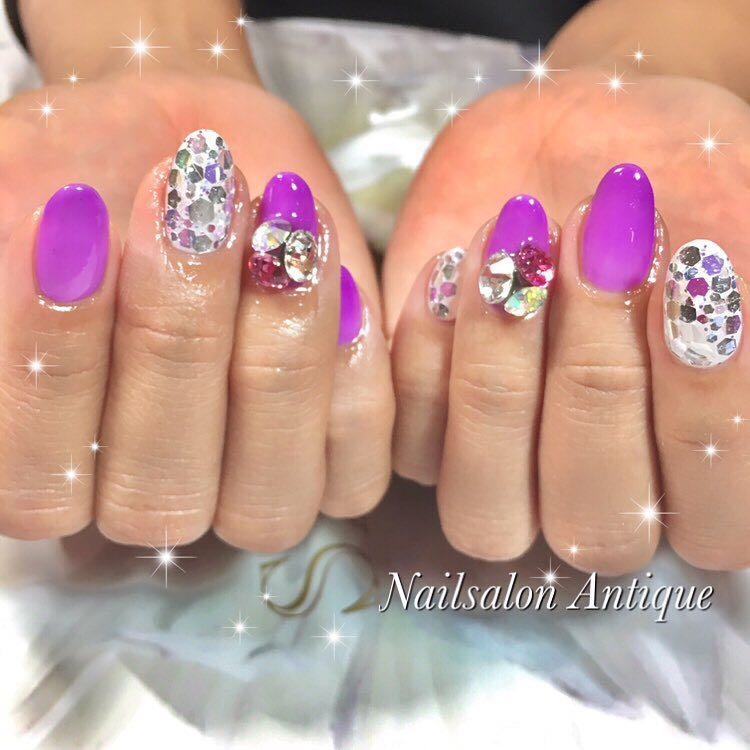 Nailsalon Antiqueのネイルデザイン ネイルサロン オフィスネイル キラキラネイル Tredina