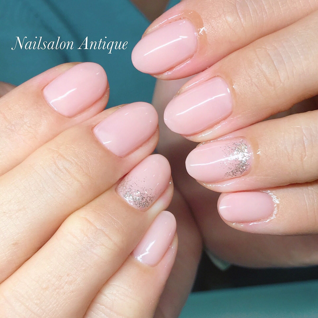 Nailsalon Antiqueのネイルデザイン 大人かわいい オフィスネイル