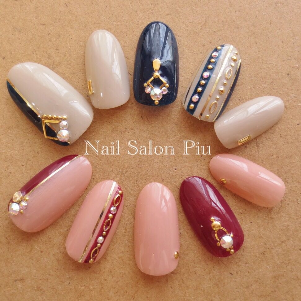 Nail Salon Piuのスナップ 冬ネイル 大人ネイル ネイビーネイル Tredina