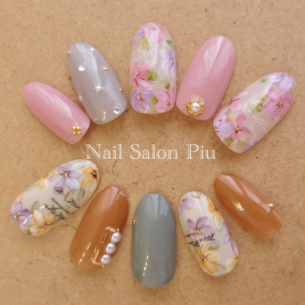 Nail Salon Piuのネイルデザイン ネイル 秋ネイル フラワーネイル Tredina