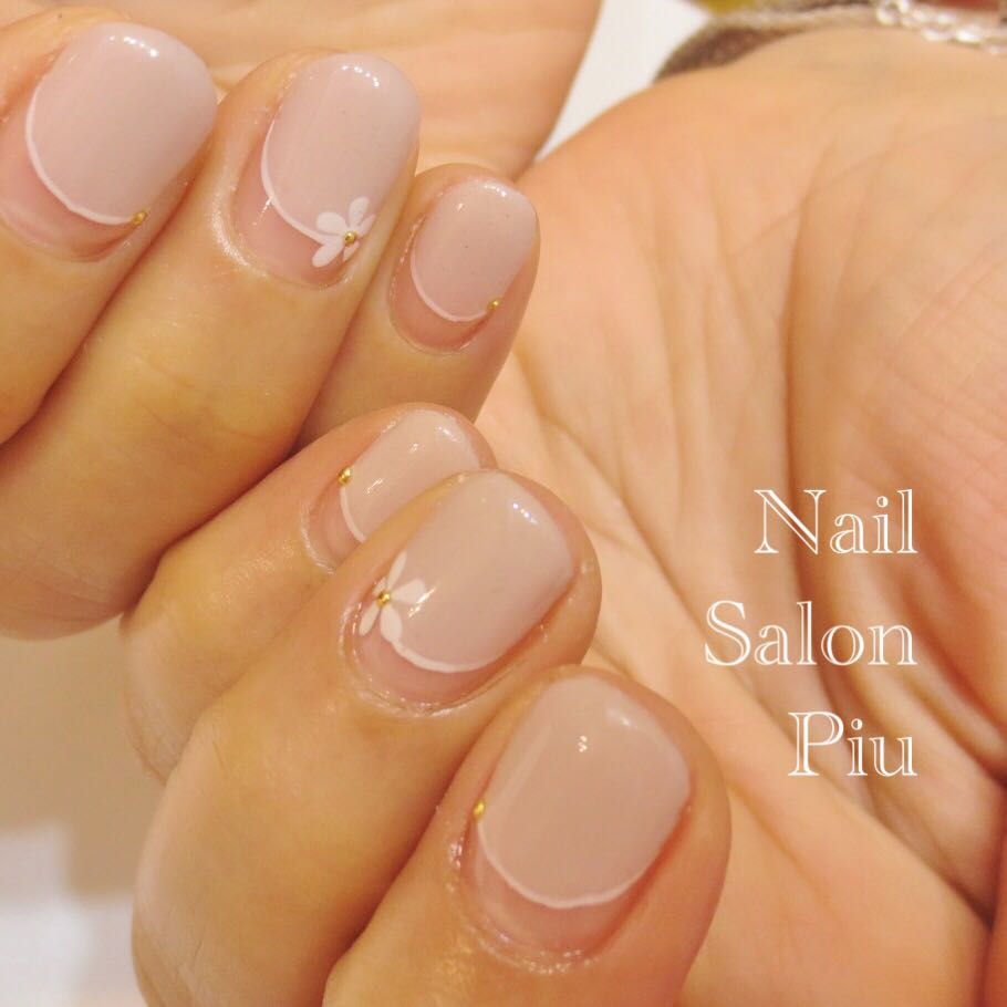 Nail Salon Piuのネイルデザイン ネイル オフィスネイル フレンチネイル Tredina