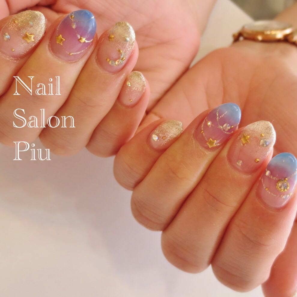 Nail Salon Piuのネイルデザイン ネイル グラデーションネイル キラキラネイル Tredina