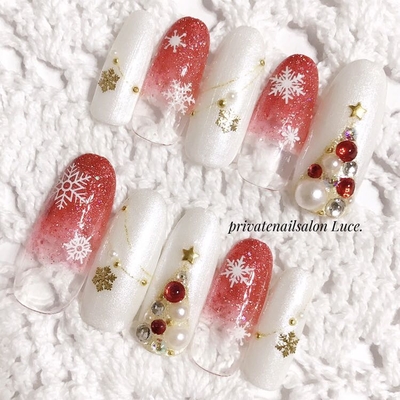 Privatenailsalon Luce のネイルデザイン クリスマス 赤 グラデーション Tredina Privatenailsalon Luce のネイルデザイン クリスマス 赤 グラデーション Tredina