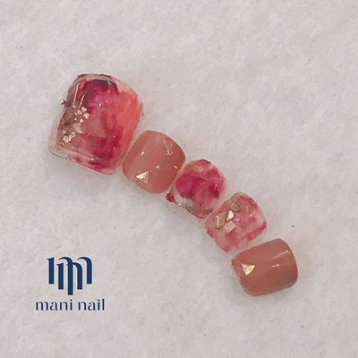 豊かな表情で魅せる「クリアなマーブルネイル」、トレンドを取り入れた上品ネイルデザイン集【mani nail|久賀田有紀さん】
