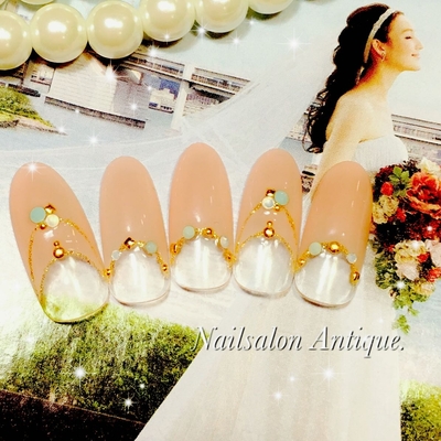 ライン使いで上品な指先に、シンプルからラグジュアリーまで叶える上質サロン【Nailsalon Antique】
